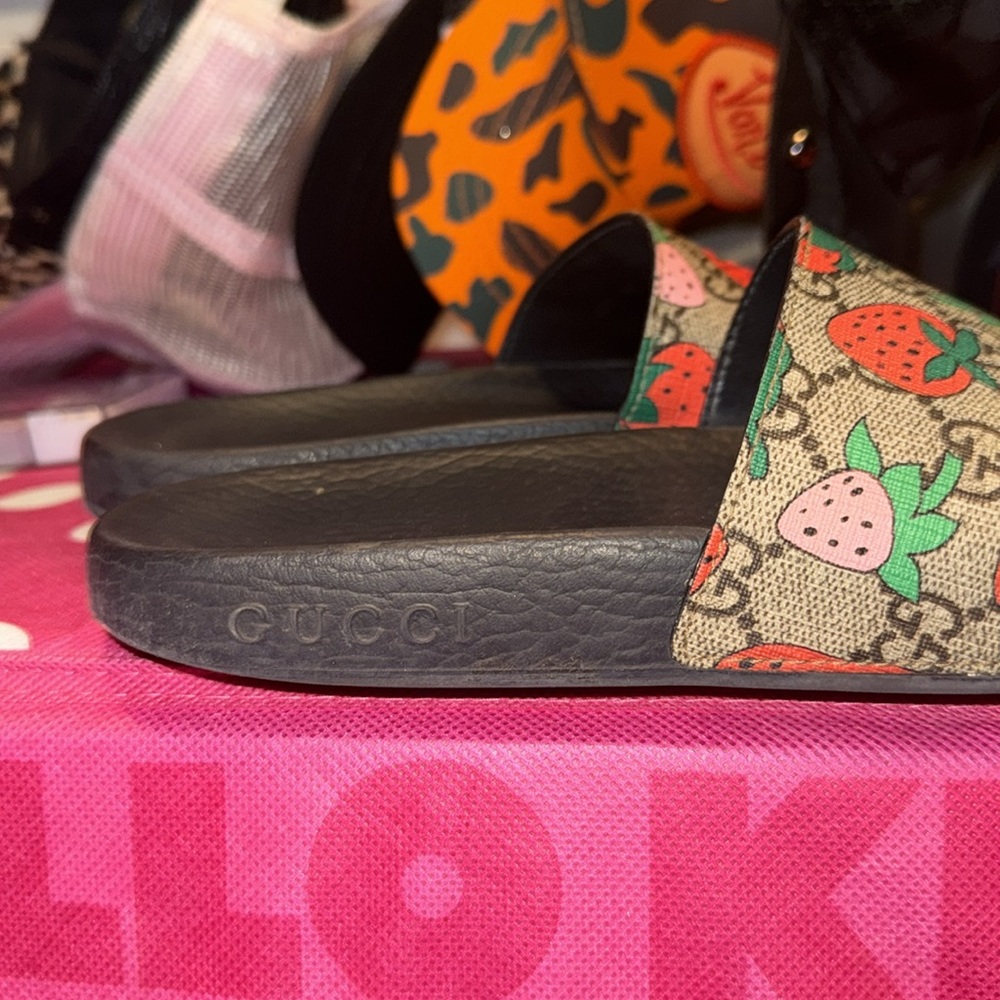 Gucci Black and Multicolor Strawberry Slides - Picture 5 of 8